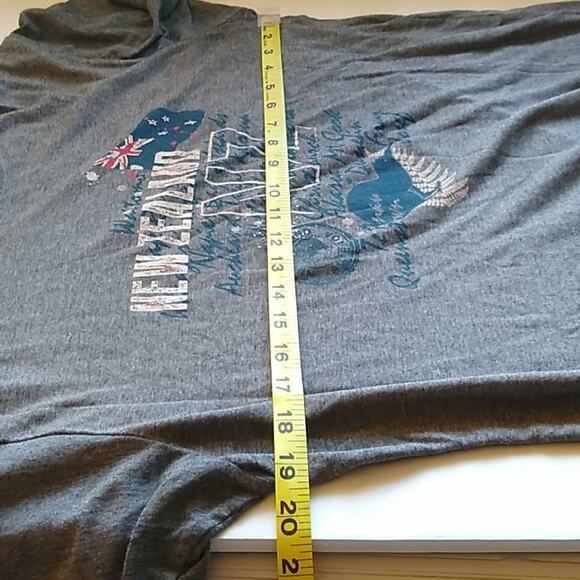 T shirt New Zealand print. Size Small - Picture 5 of 7